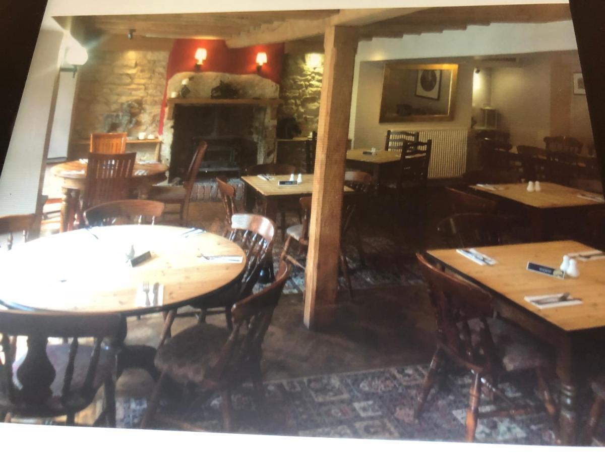 Horse & Hound Inn Broadway  Extérieur photo